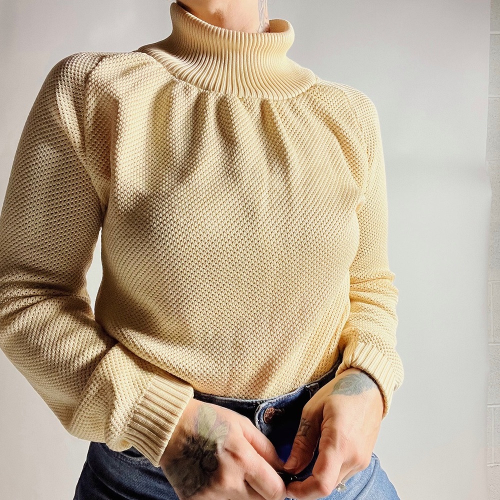 GIVENCHY VINTAGE Butter Cream Lightweight Turtleneck Sweater Womens Medium